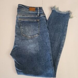 D92 Judy Blue Skinny Fit Jeans Medium Wash Frayed Raw Hem Womens 7/28 Distressed